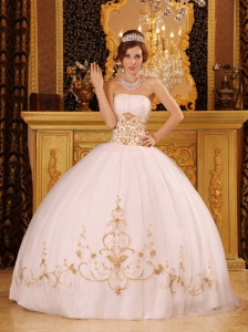 Romantic White Quinceanera Dress Strapless Satin and Tulle Appliques Ball Gown